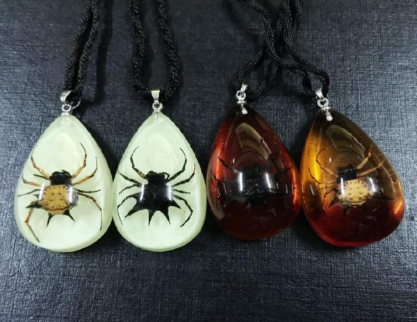 FREE SHIPPING 12 PCS NEW REAL SPINY SPIDER LUCITE PENDANT INSECT JEWELRY TAXIDERMY GIFT