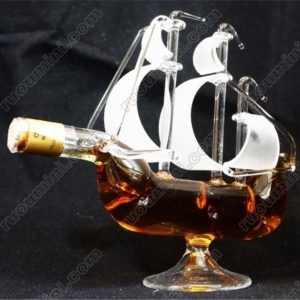 Hennessy VS boat shape