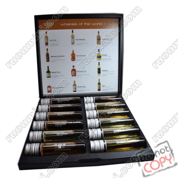 Whiskies of the world in tube ( 12 tubes in wooden case)